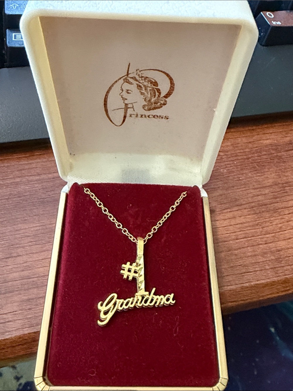 PGold-tone "#1 Grandma"  Pendant Necklace